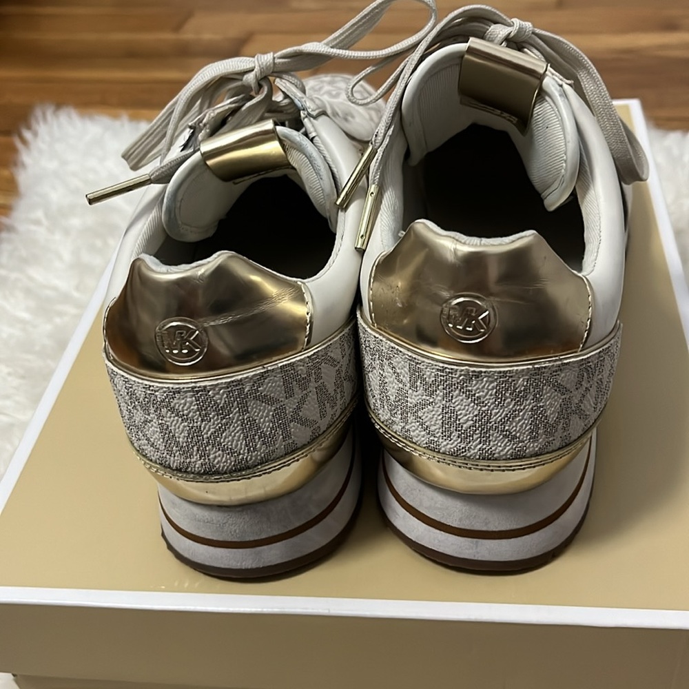 Mandy Trainer - Picture 2 of 4